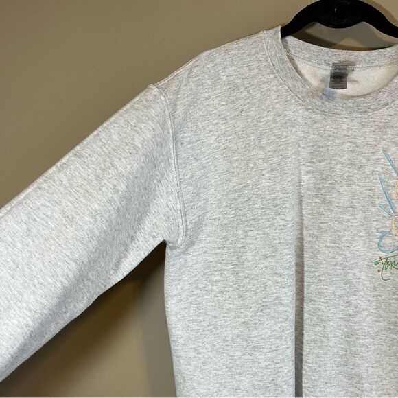 ✨ Gildan Gray Tinkerbell Embroidered Crewneck Sweatshirt Small - Picture 4 of 9